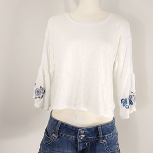 Hollister White Crop Top women.
Embroidered 3/4 Sl